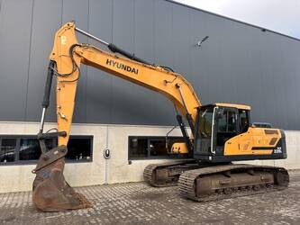 صورة ل حفارات مجنزرة 2019 هيونداي HX220L