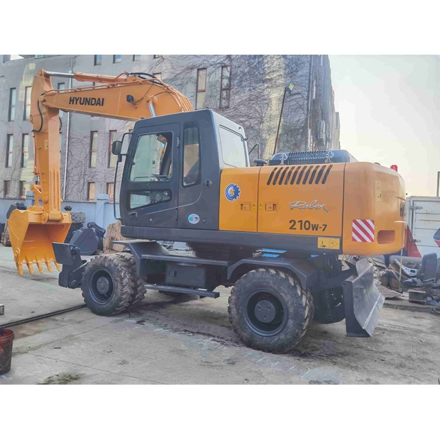 2019 Hyundai R210W-7-43460814