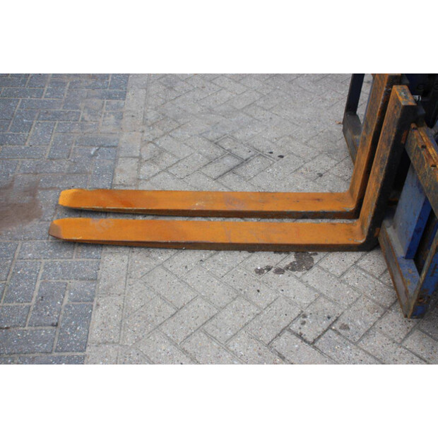 2000 كوماتسو FD45T-7-43463196