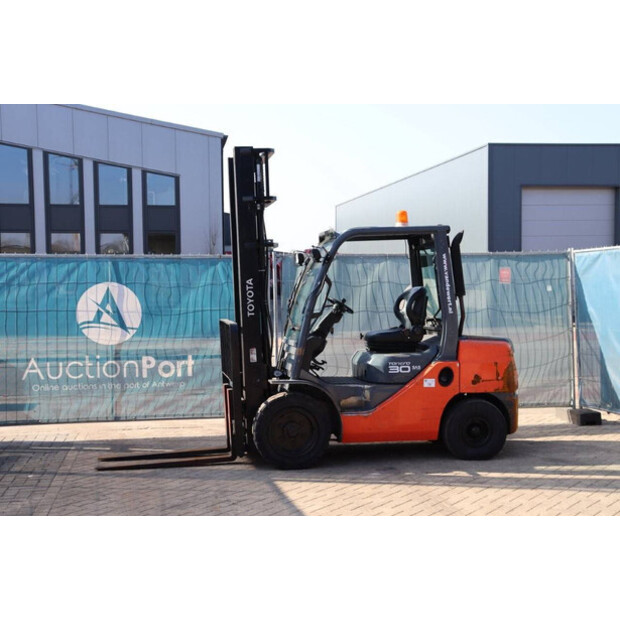 2012 Toyota 02-8FDF30-43463947