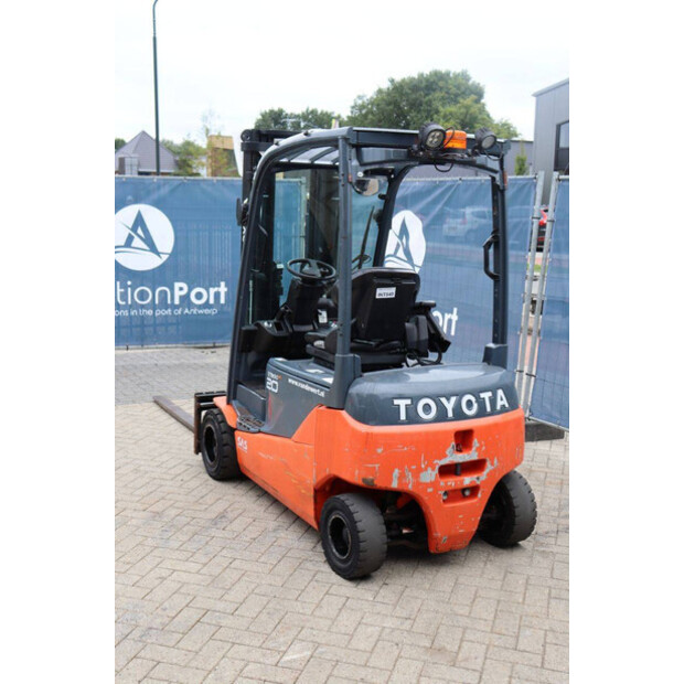 2017 تويوتا 8FBM20T-43464423