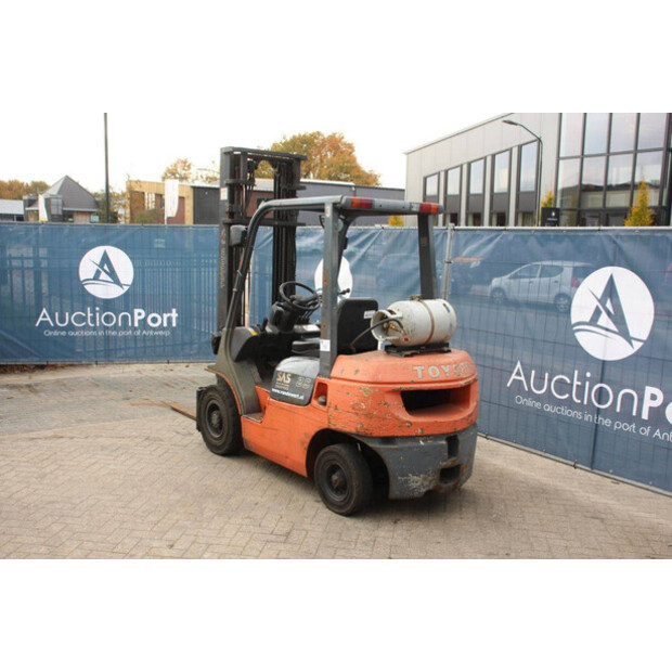 2001 Toyota 42-7FGF25-43465027