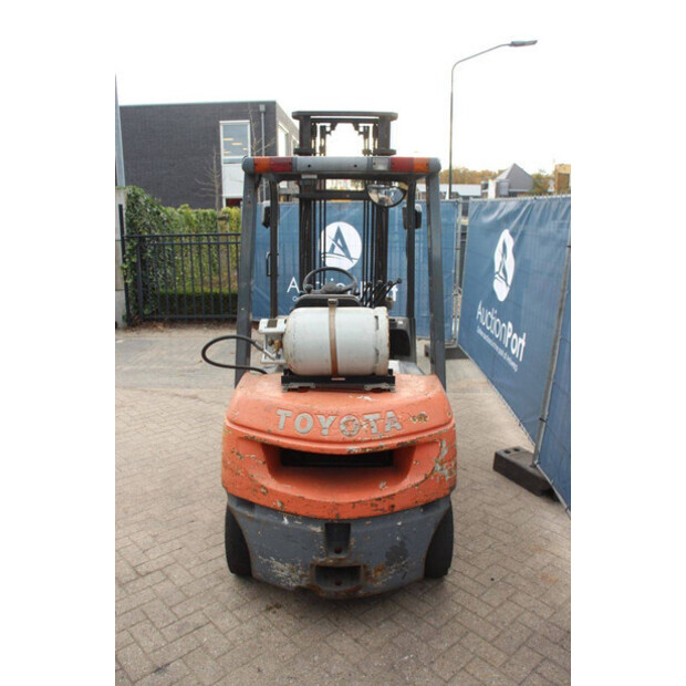 2001 Toyota 42-7FGF25-43465028