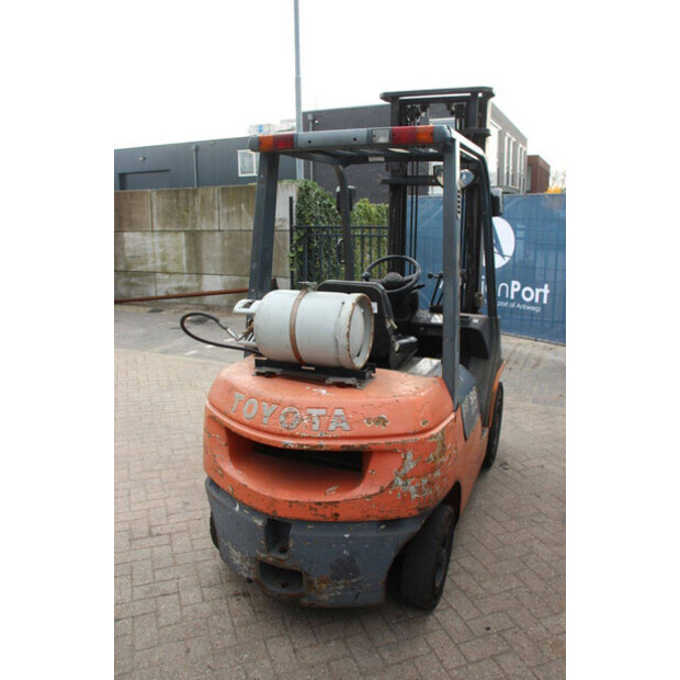 2001 Toyota 42-7FGF25-43465029