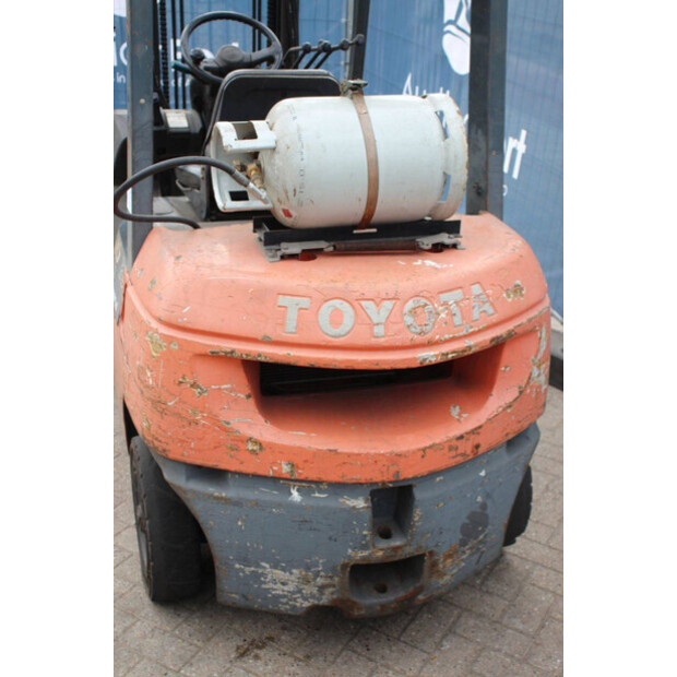 2001 Toyota 42-7FGF25-43465039