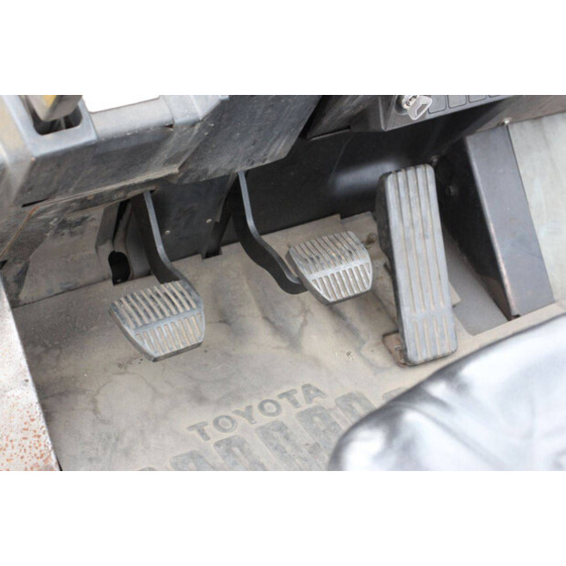 2001 Toyota 42-7FGF25-43465045