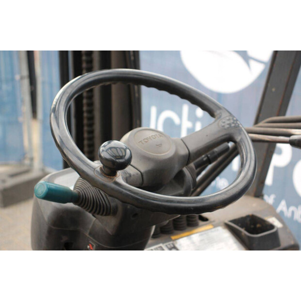 2001 Toyota 42-7FGF25-43465046