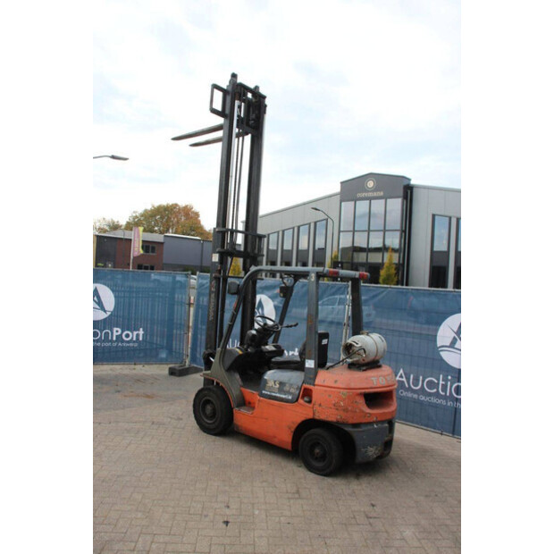 2001 Toyota 42-7FGF25-43465052