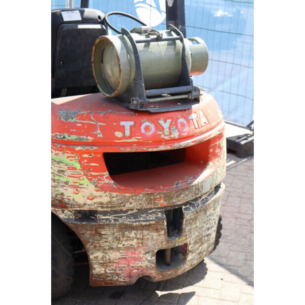 2011 تويوتا 42-7FGF25-43465175