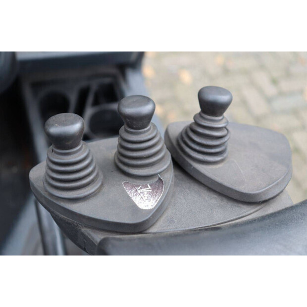 2002 ليندي E25-02-43466434