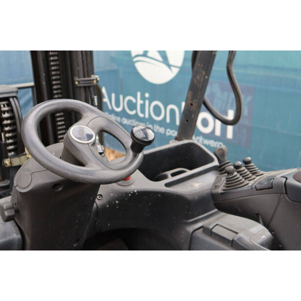 2014 ليندي E30-43466545