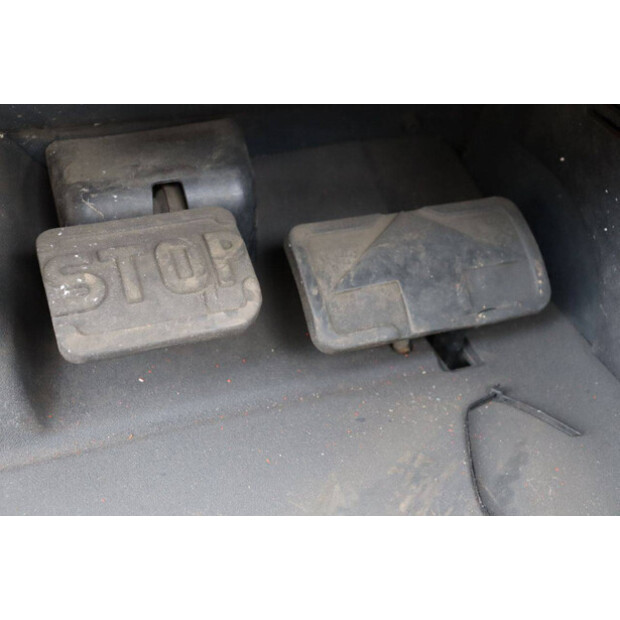 2014 ليندي E30-43466546