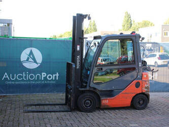 صورة ل رافعات 2019 تويوتا 02-8FGF18