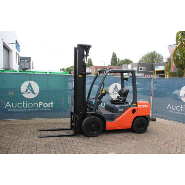 2011 تويوتا 02-8FDF30-43466950