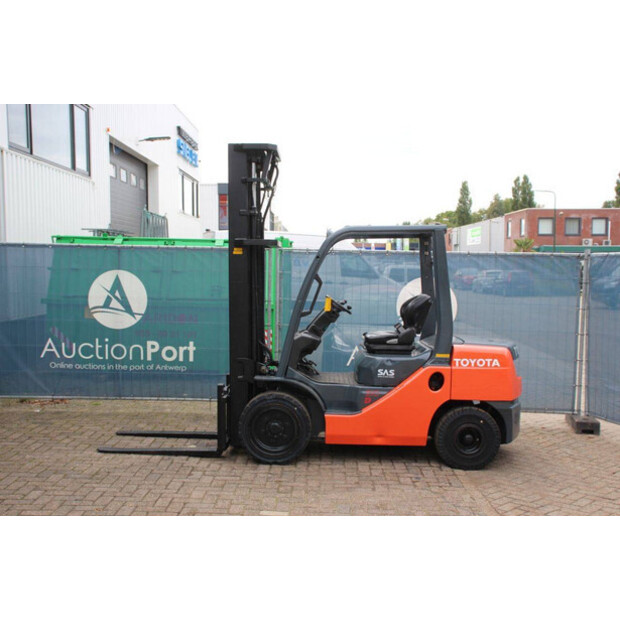 2011 تويوتا 02-8FDF30-43466951