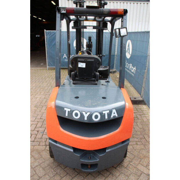 2011 تويوتا 02-8FDF30-43466953