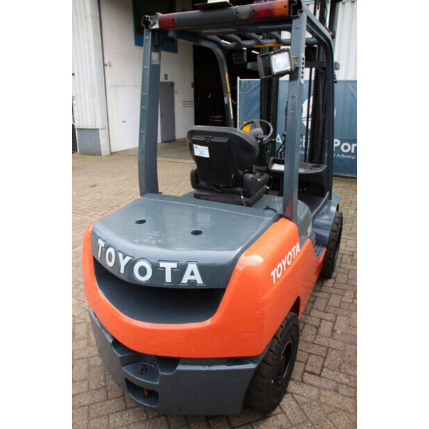 2011 تويوتا 02-8FDF30-43466954