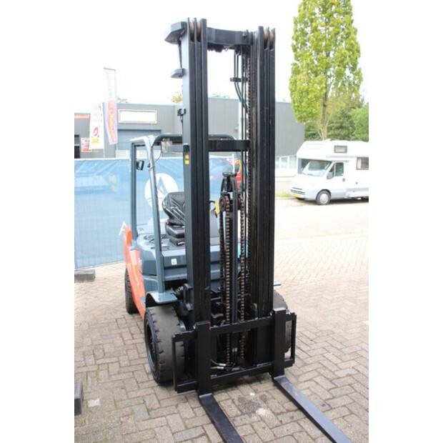 2011 تويوتا 02-8FDF30-43466955