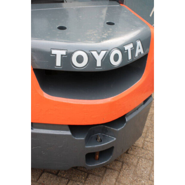 2011 تويوتا 02-8FDF30-43466966