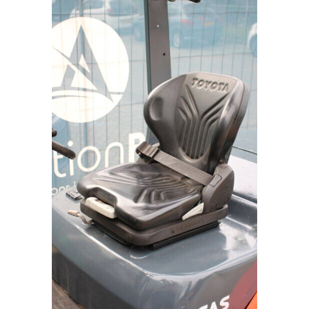 2011 تويوتا 02-8FDF30-43466974