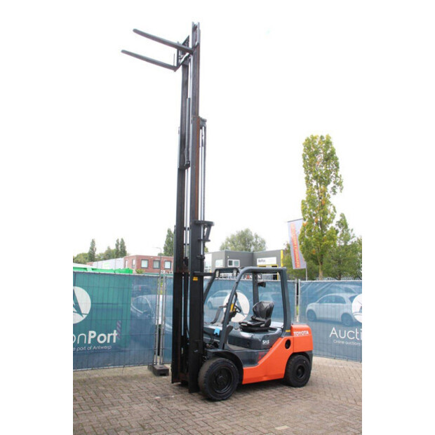 2011 تويوتا 02-8FDF30-43466977