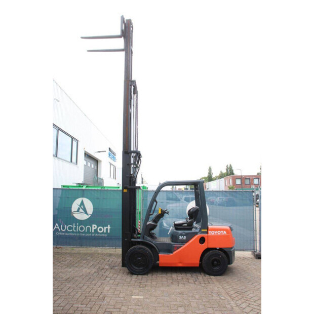 2011 تويوتا 02-8FDF30-43466978