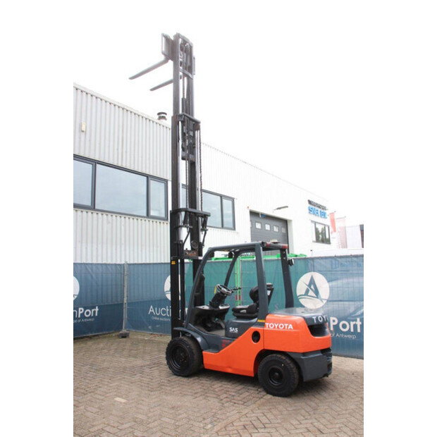 2011 تويوتا 02-8FDF30-43466979