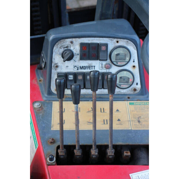 2011 MOFFETT M4 20.4-43467092