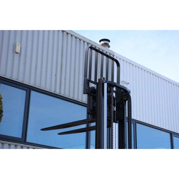 2017 ليندي R14B-01-43467611