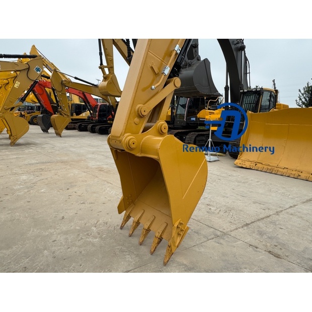 2023 Caterpillar 320D2-43484236