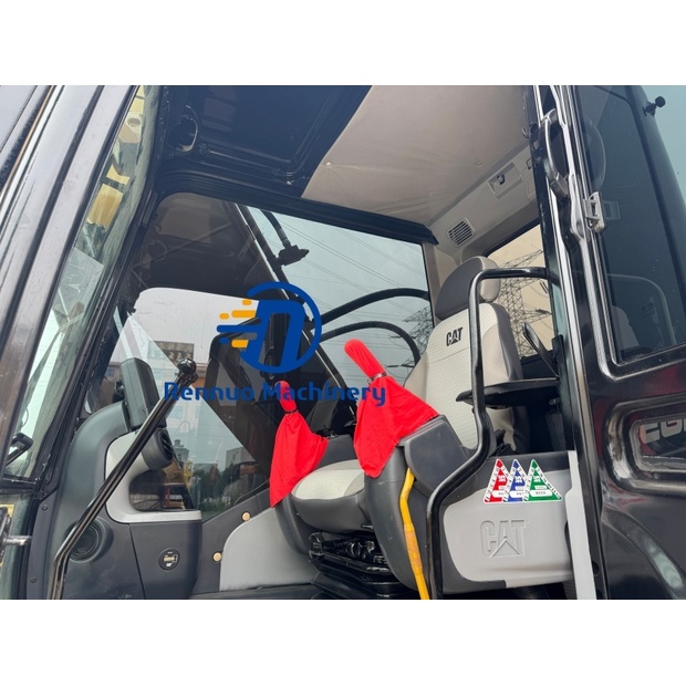 2023 Caterpillar 320D2-43484238