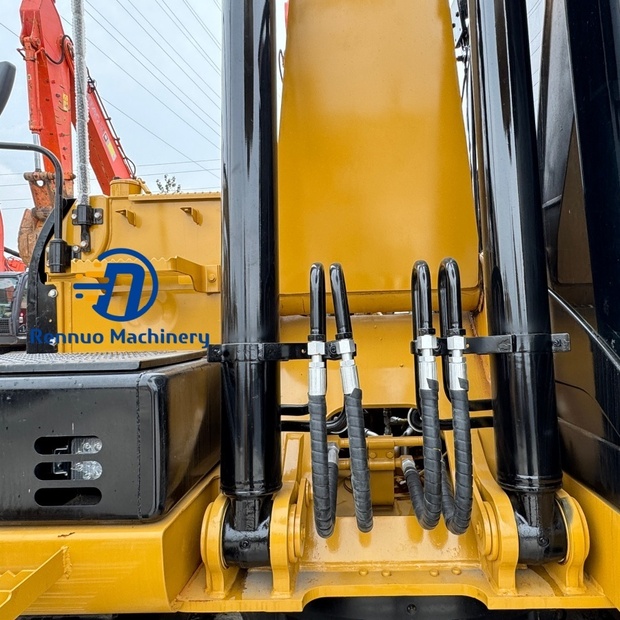 2024 كاتربيلر 320D2L-43484246