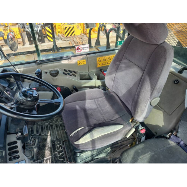 2017 Komatsu HM400-3R-43484509