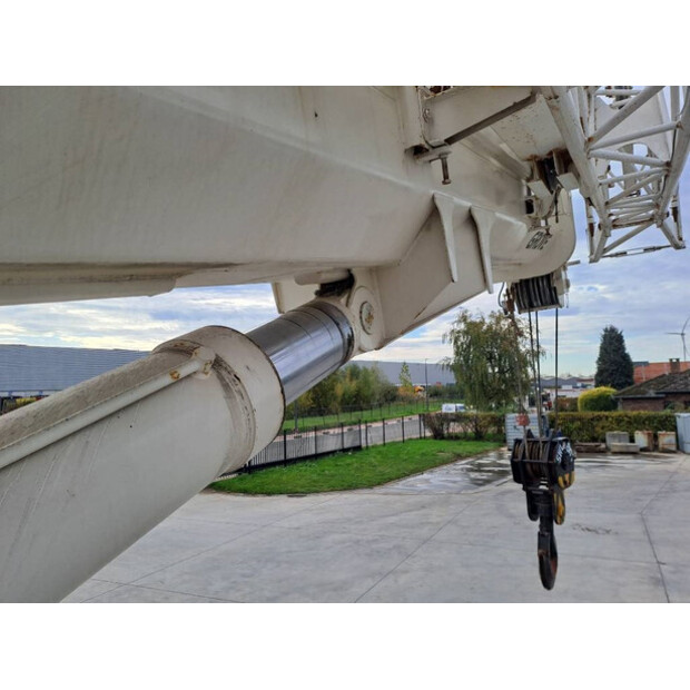 2008 GROVE RT890E-43484633