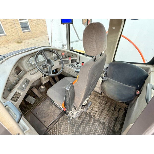 2015 فولفو A30G-43484956