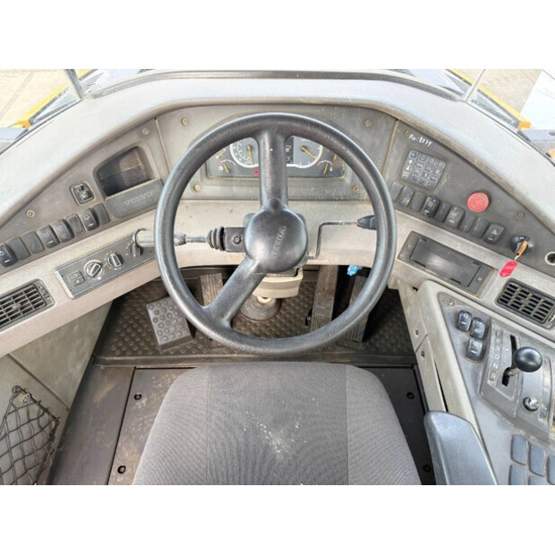 2015 فولفو A30G-43484957