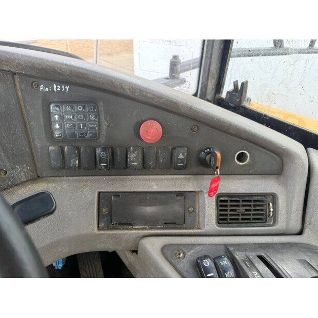 2015 فولفو A30G-43484959