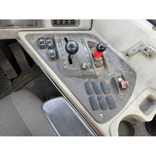 2015 فولفو A30G-43484960