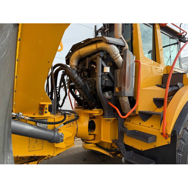 2015 فولفو A30G-43484972