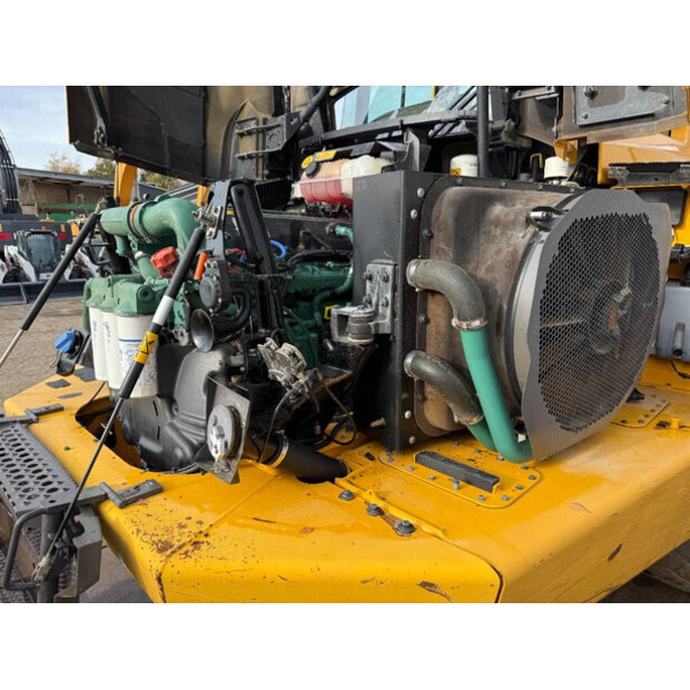 2015 فولفو A30G-43484986