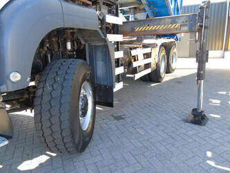 2009-man-others-43486261