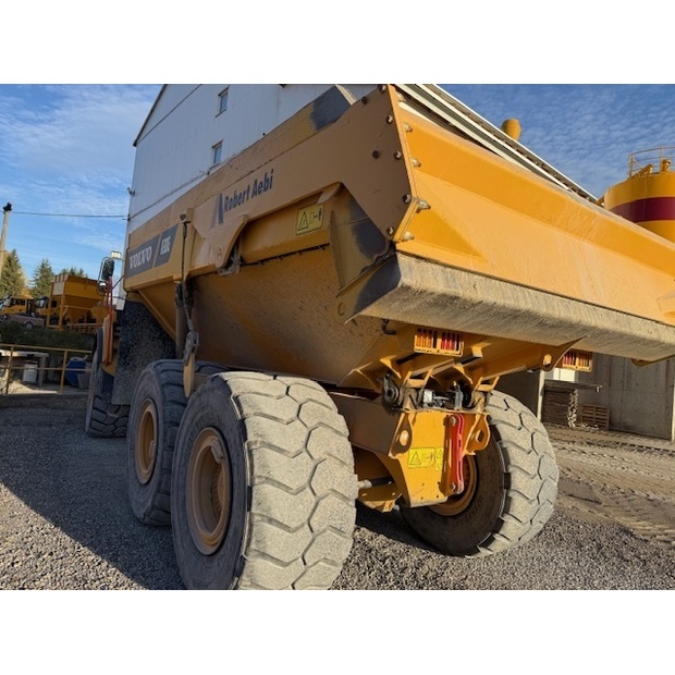 2018 فولفو A30G-43493904