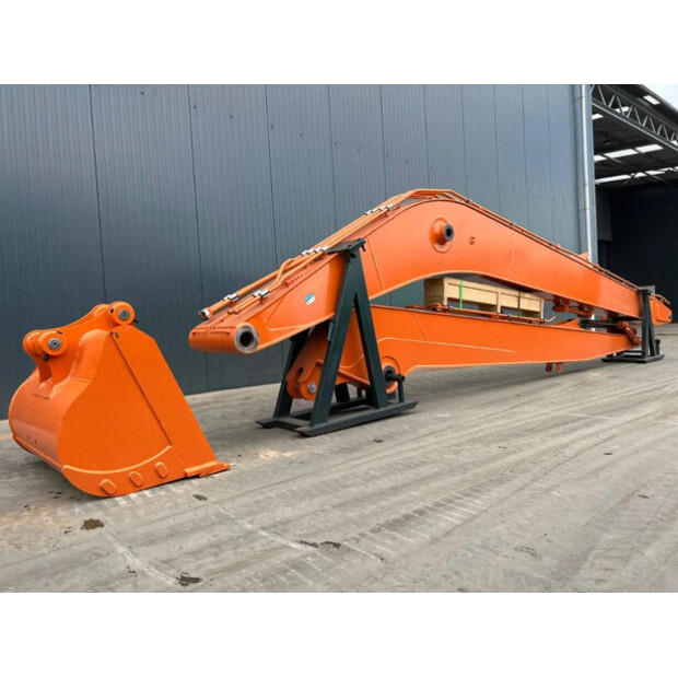 2025 Hitachi ZX220-43503591