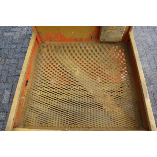 2015 جيه ال جي TOUCAN 8E-43510490