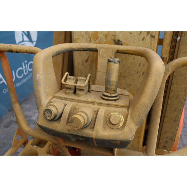 2015 جيه ال جي TOUCAN 8E-43510492