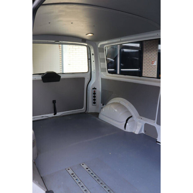 2017 Volkswagen Transporter TDI-43513308