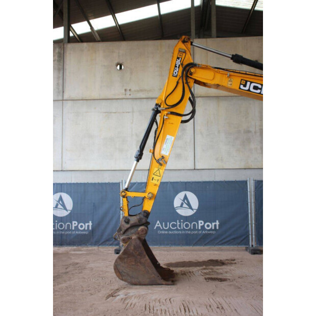2019 JCB JS130LC-43518028