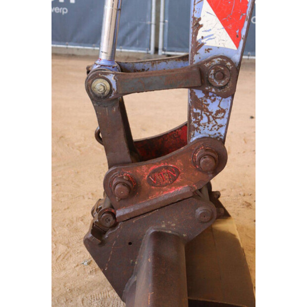 2002 تاكوتشي TB80FR-43518448