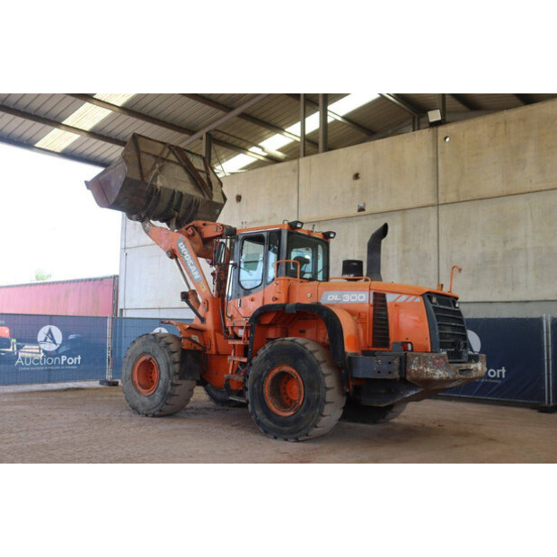 2012 دووسان DL300-43518517