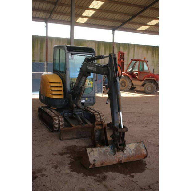 2013 فولفو EC27C-43518586